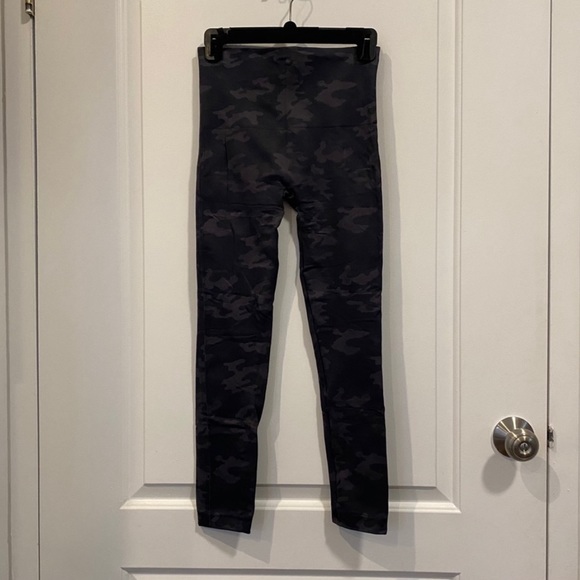 Spanx Seamless Camo Leggings - Picture 5 of 5